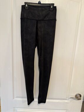Colorfulkoala Women's High Waist Tummy Control black Workout Leggings medium